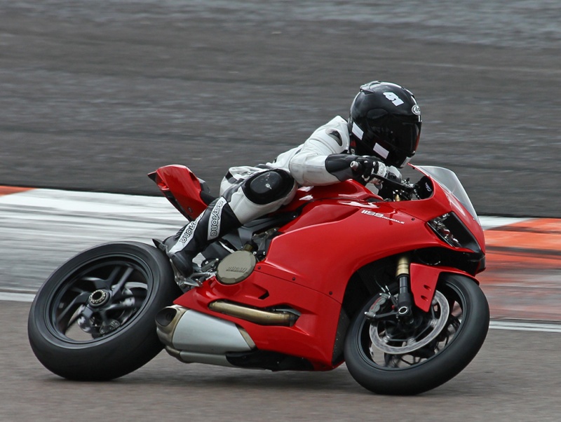 ducati 1199 Panigale ( Topic N°2 ) - Page 12 Img_9811