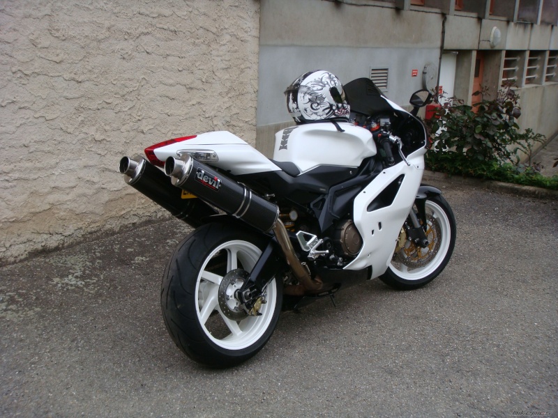 Aprilia RSV4, RSV4R, RSV4 APRC - Page 31 Bikepi11