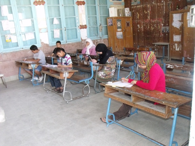 التلاميذ الليبيين في الإمتحان Dscf6410