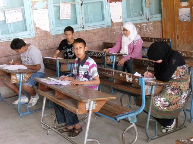 التلاميذ الليبيين في الإمتحان Dscf6411