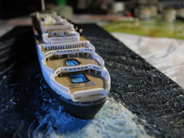 [REVELL] RMS QUEEN ELISABETH 2 en mer ... 1/1200ème Réf 05806 Montag15