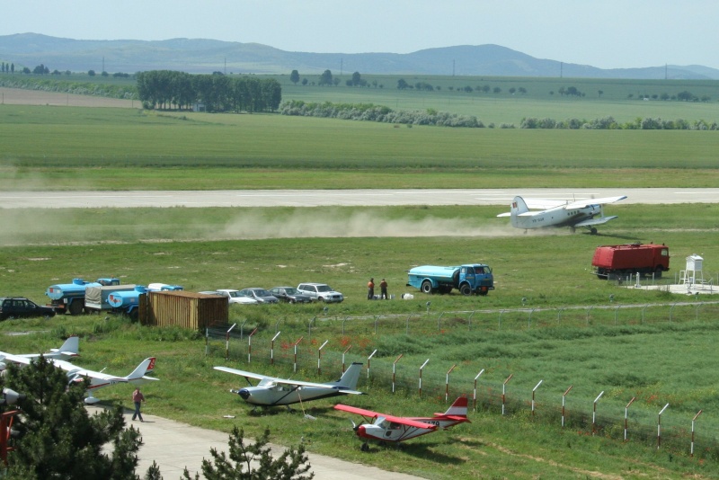 Aeroportul Tulcea (Delta Dunarii) - 2008 Lrtc0410