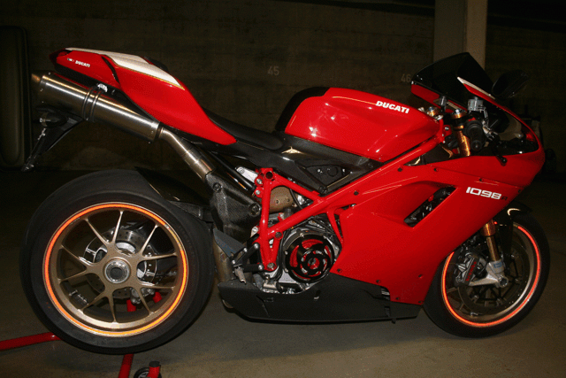 TRISTE NOUVELLE POUR MOI.....X8 HS - Page 2 Ducati10