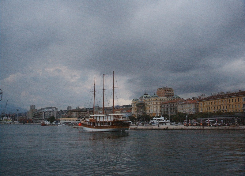 Manji turistički brodići 01010027