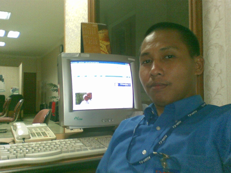 PROFIL: Upload Foto Dirimu di Tempat Kerjamu Bro 16122012