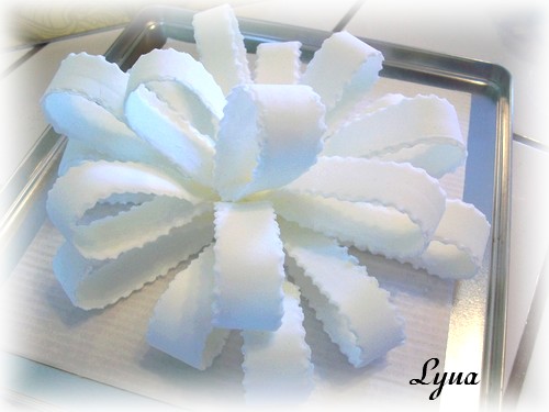 Fondant à la guimauve ou pâte à sucre pour recouvrir ou décorer des gâteaux Boucle13