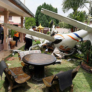 What Happen When A Plane Crash at Ur House?? Gambar11