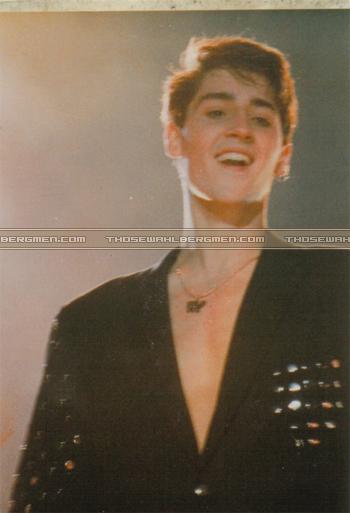 ladyyysssssssssssss ...........jonathan knight - Page 4 Jonath24