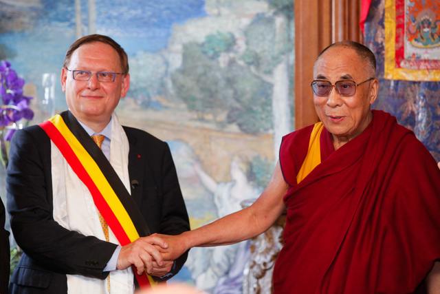 2012 - Jeudi 24 mai 2012, visite de Sa Sainteté le Dalaï Lama à l’Institut Yeunten Ling, Huy, Belgique - Page 5 31220410