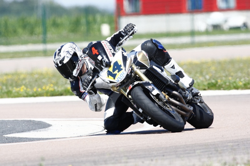 Les plus belles photos des motos du forum - Page 2 _17g0515