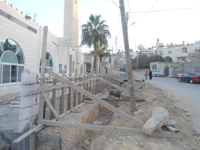 البدء ببناء السور الخارجي للمسجد الرئيسي ( الجهة الغربية) Ouuo1159