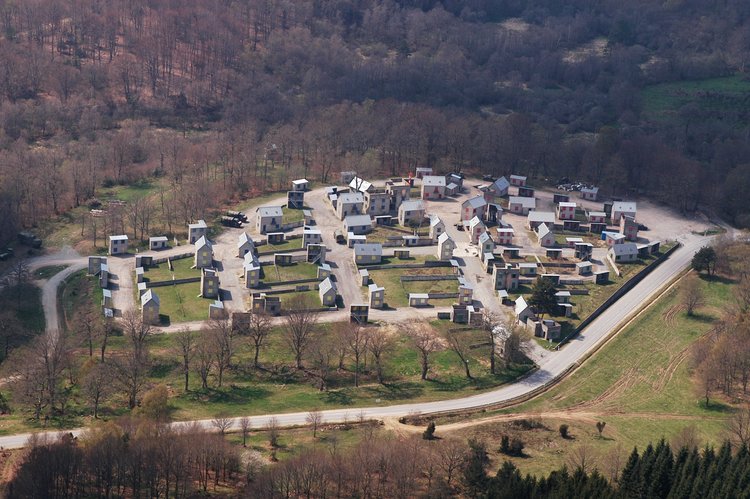 [ 13, 14 et 15 Août 2011 ] En Creuse, Préinscription " Cqb La Courtine 2 " Villag10