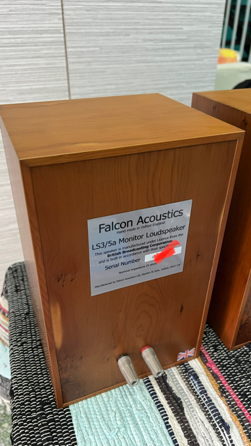 Falcon Acoustics LS3/5A Yew Wood Finishing  Discontinued Silver Badge 15Ohms speaker (Used) 8c285210