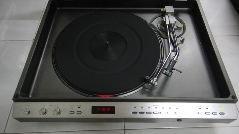 Sharp optonica RP-7100 turntable (Used)SOLD Dsc02420