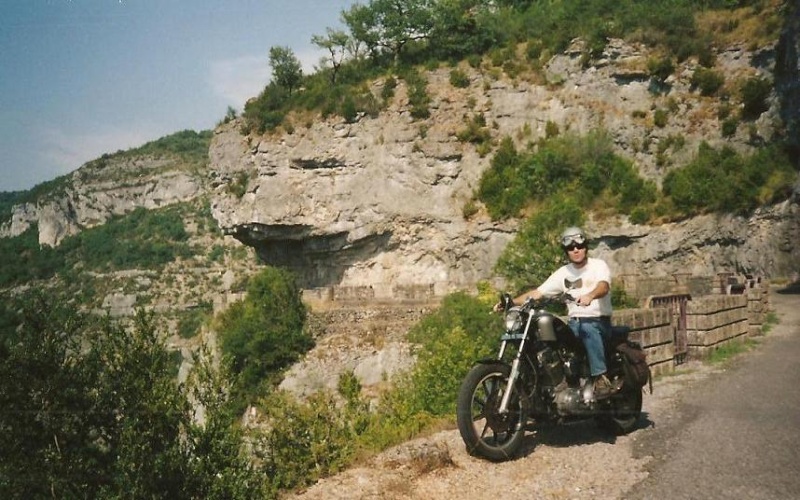 Mettez  sur le forum vos photos perso de  bécanes classics,  ici  les motos d'Alain . Moto_a10