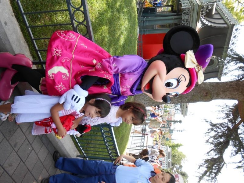 Photos avec les Personnages Disney - Page 11 60088110