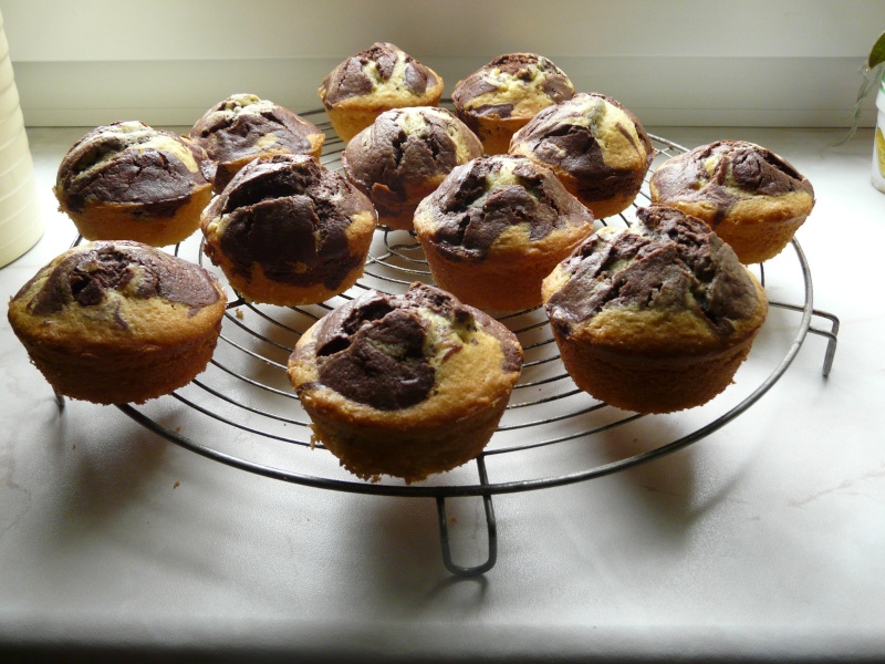 muffins choco blanc et choco noir de Cojocano P1060816