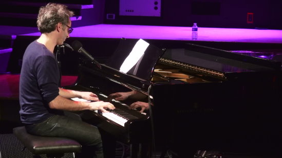 Vincent Delerm au Pont des artistes, le 5 novembre 2011 20111112