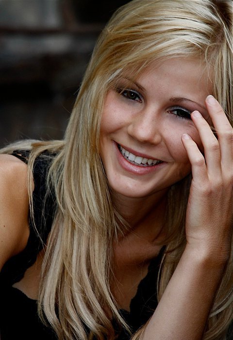 Miss Belgium 2012  - Is Laura Beyne 16456710
