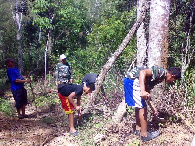 Gotong-royong membaiki paip di mararagang -21jan2012 21012013