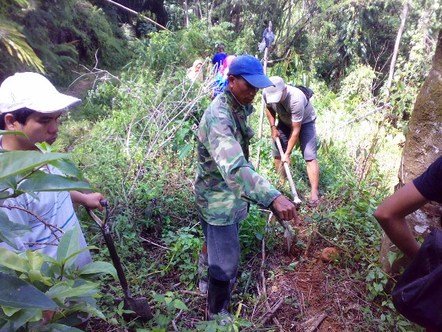 Gotong-royong membaiki paip di mararagang -21jan2012 21012020