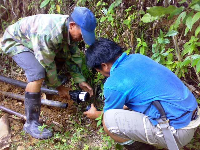 Gotong-royong membaiki paip di mararagang -21jan2012 21012028