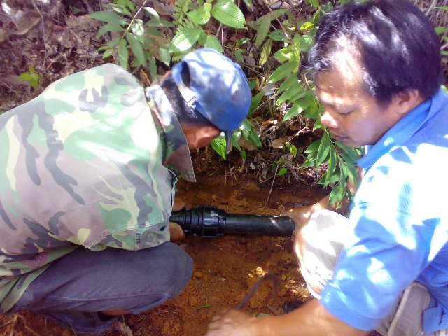 Gotong-royong membaiki paip di mararagang -21jan2012 - Page 2 21012031