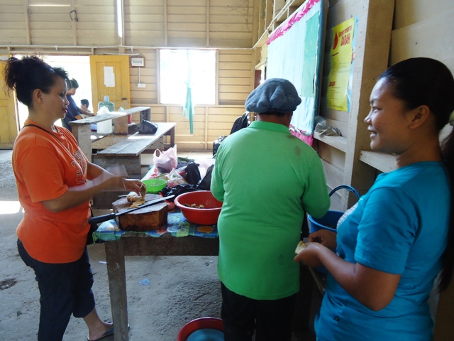 Gotong-royong membaiki b/raya & buat papan tanda kg -10dis2011 Dsc09114