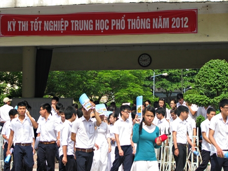 Nghĩ lan man nhân sự cố trong kỳ thi tốt nghiệp THPT 2012 ở Bắc Giang Thi-si10