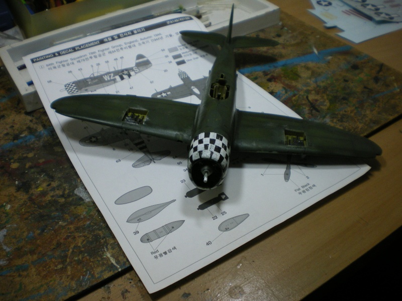 républic P-47d thunderbolt   Ech-1/48 Academy Imgp2576