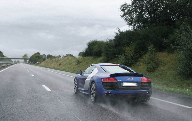 Topic Officiel > Audi R8 [ V8 / V10 / Spyder ] - Page 7 Audi-r10