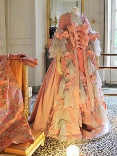 Robes de l'époque de Marie Antoinette 5f3baf10
