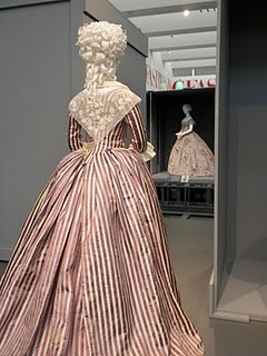 Robes de l'époque de Marie Antoinette Dscn0611