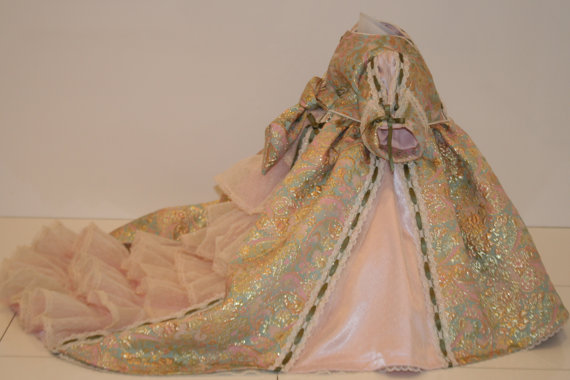 Robes de l'époque de Marie Antoinette Il_57010