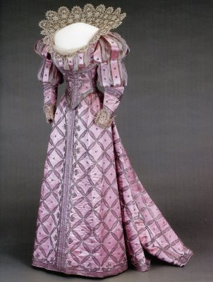 Robe de la reine Maud de Norvège Queen_12