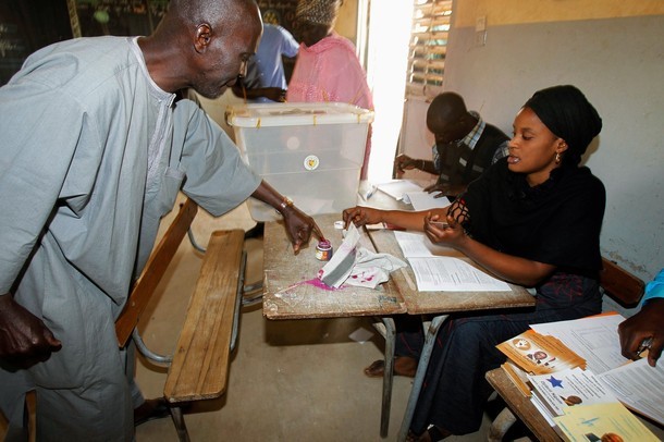 Youssou candidat aux élections présidentielles - Page 2 Encre_10