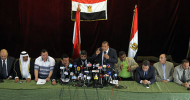 واحد وعشرون حزباً يطالبون "مرسى" بحل جماعة "الإخوان" لدعمه ضد شفيق 15201210