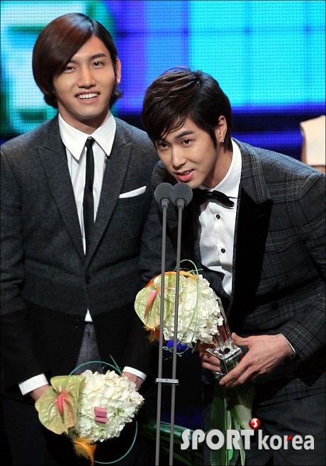 [30.12]Qui sont les gagnants des 2011 MBC Entertainment Awards ?  Mbc-en15