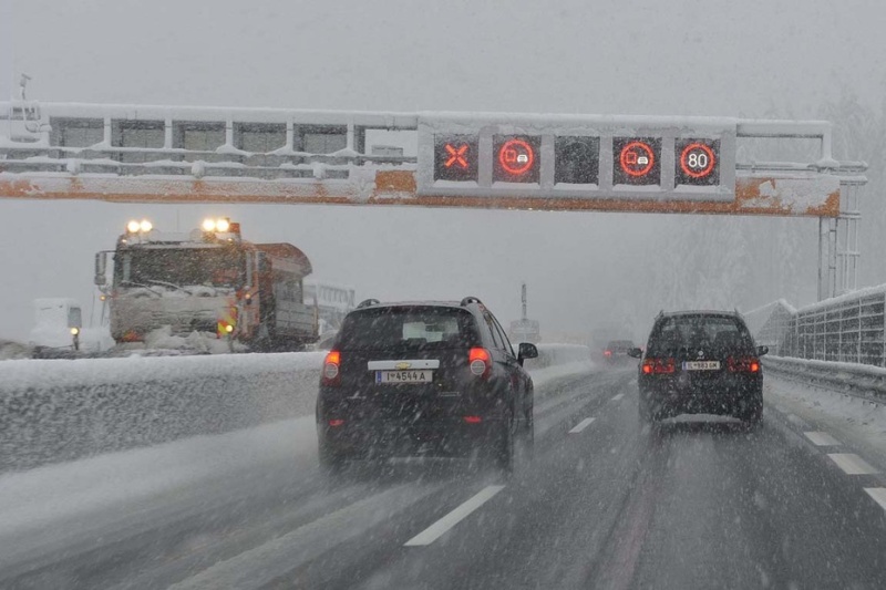 2011 - 19 settembre 2011: neve a Innsbruck dopo 75 anni. Schnee10