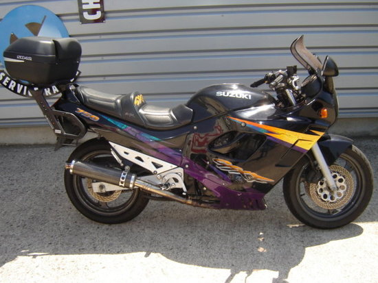 Nineties touch ! The GSXF750 1992 ! (Camarilla et Icon) - Page 2 Gsxf110
