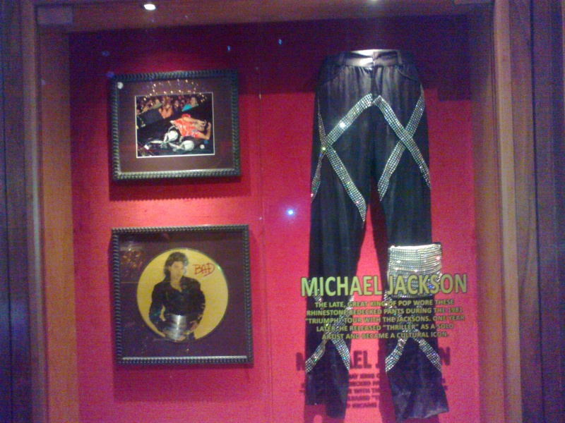 All'Hard Rock Café di Firenze sarà esposto un cimelio di Michael - Pagina 2 06072015