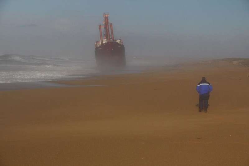 Cargo échoué à ETEL, pollution sur les plages ... - Page 2 32852510