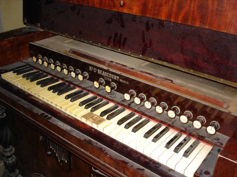 Harmonium H.C Beaucourt Dsc04811