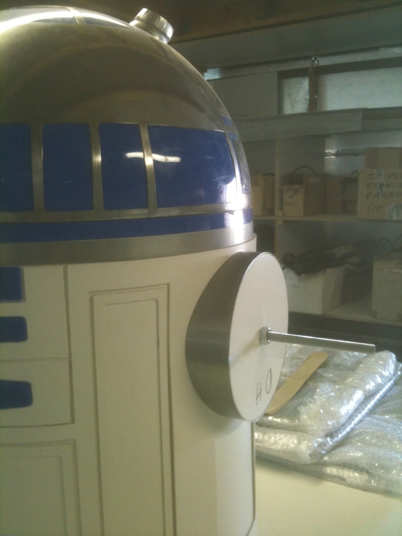 le R2-D2 a larsen life size R2_d2184