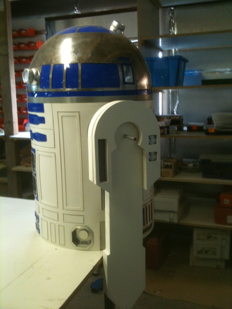 le R2-D2 a larsen life size R2_d2203