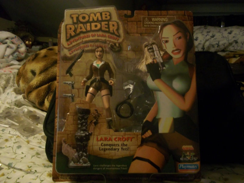 Lara Croft is TOMB RAIDER Cbymdo10