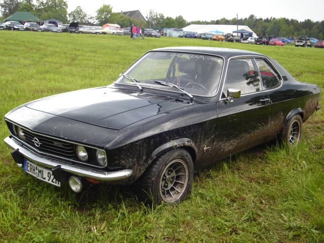 ZAJÍMAVÉ OPELY NA OPEL TREFFEN A ČESKÝCH TUNING SRAZECH - Stránka 20 Dsc05711