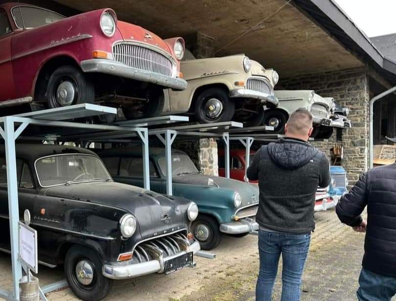Z vašeho foto archivu na fb: Užasná sbírka starých vozů Opel  Fb_i1283