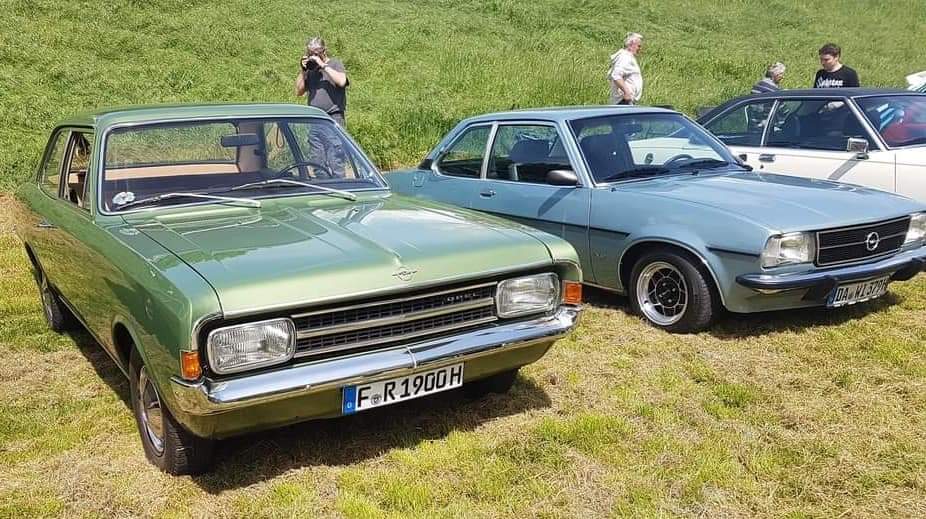 ZAJÍMAVÉ OPELY NA OPEL TREFFEN A ČESKÝCH TUNING SRAZECH - Stránka 26 Fb_i1352