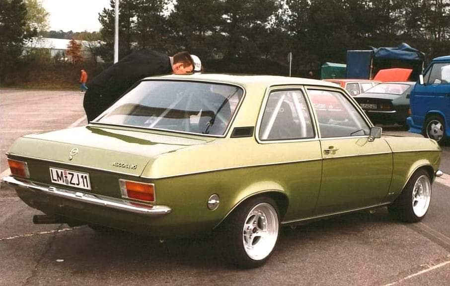 Opel Treffen Comeback: Pár dalších fotek z legendárních 90let :)  - Stránka 6 Fb_i2847